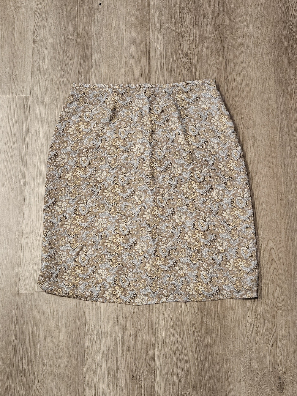 Old Navy Floral Lace Pencil Skirt in Beige and Light Blue